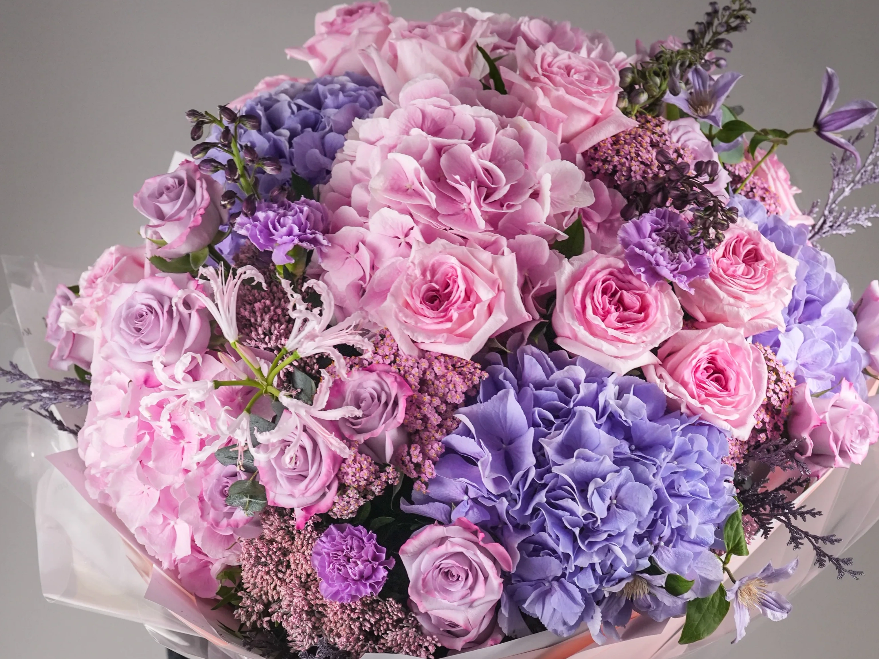 livia-dreamy-pink-purple-large-garden-rose-bouquet-justbloomhk.webp